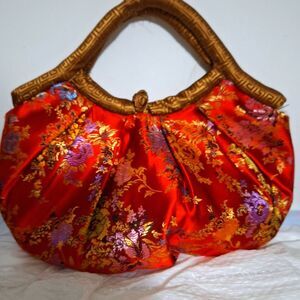 A Red Satin Japanese Style Women's Handbag Oriental Floral Motif Kimono Clutch